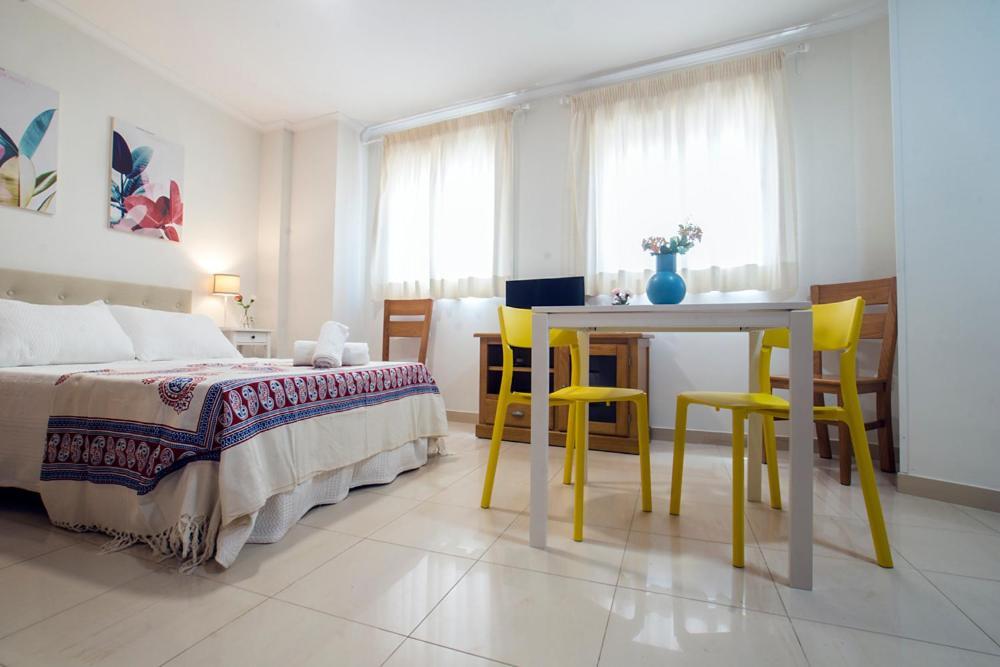 Apartamentos Amat - Only Adult - Playa El Bajondillo Torremolinos Ngoại thất bức ảnh
