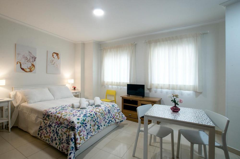 Apartamentos Amat - Only Adult - Playa El Bajondillo Torremolinos Ngoại thất bức ảnh